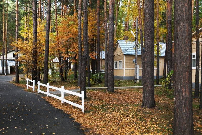 Белый парус сысерть. Пляж белый Парус Сысерть. Белый Парус верхняя Сысерть. База белый Парус верхняя Сысерть. База отдыха белый Парус Сысерть.