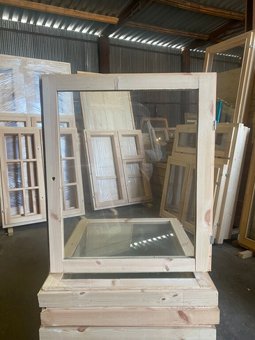 Окно деревянное для бытовки 850х700 двойное остекление