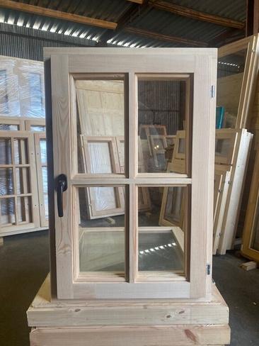 Окно деревянное для бытовки 900х600